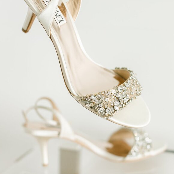 Badgley Mischka Richelle 8.5 Women's Heels Ivory Kitten Heel Satin - Picture 8 of 16